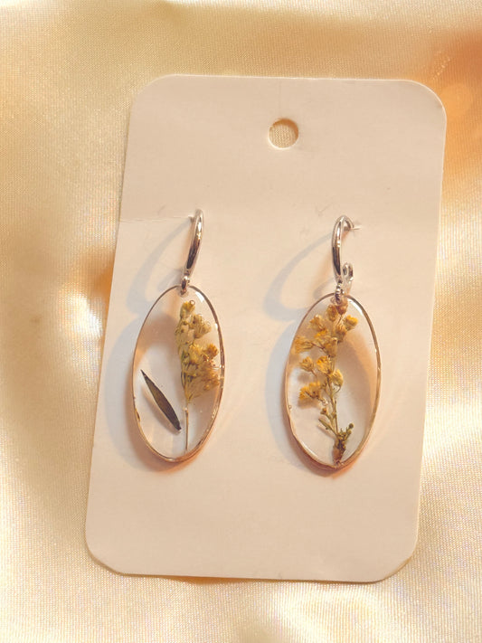 Ashely resin earring with real flowers