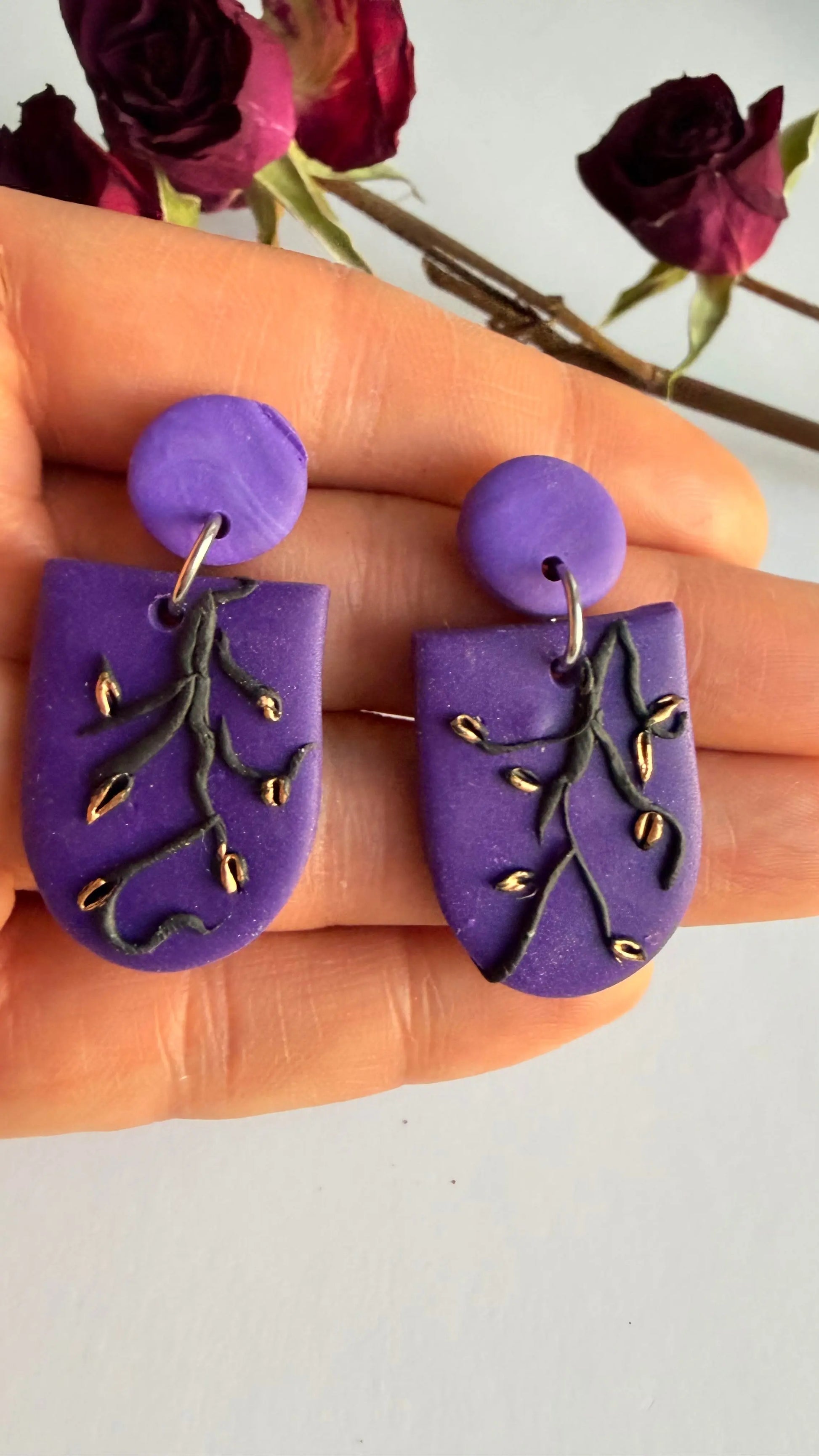 Purple dangle gold leave hypoallergenic MONICAZCOLLECTION LLC