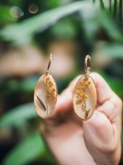 Ashely resin earring with real flowers