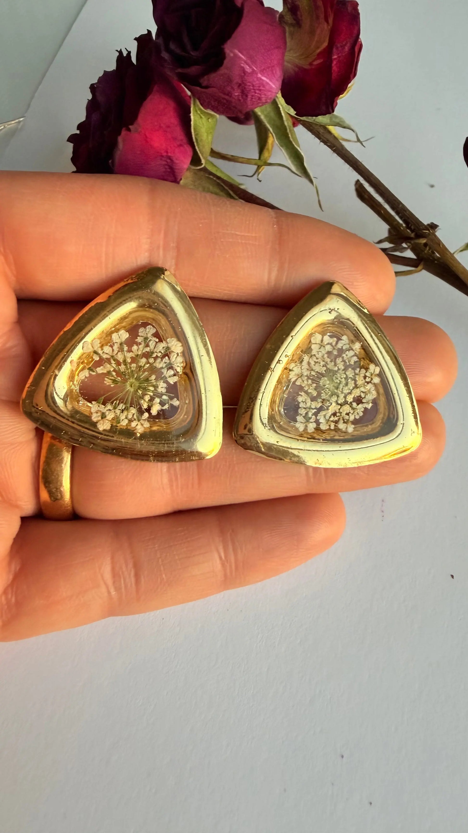 Resin stud hypoallergenic MONICAZCOLLECTION LLC