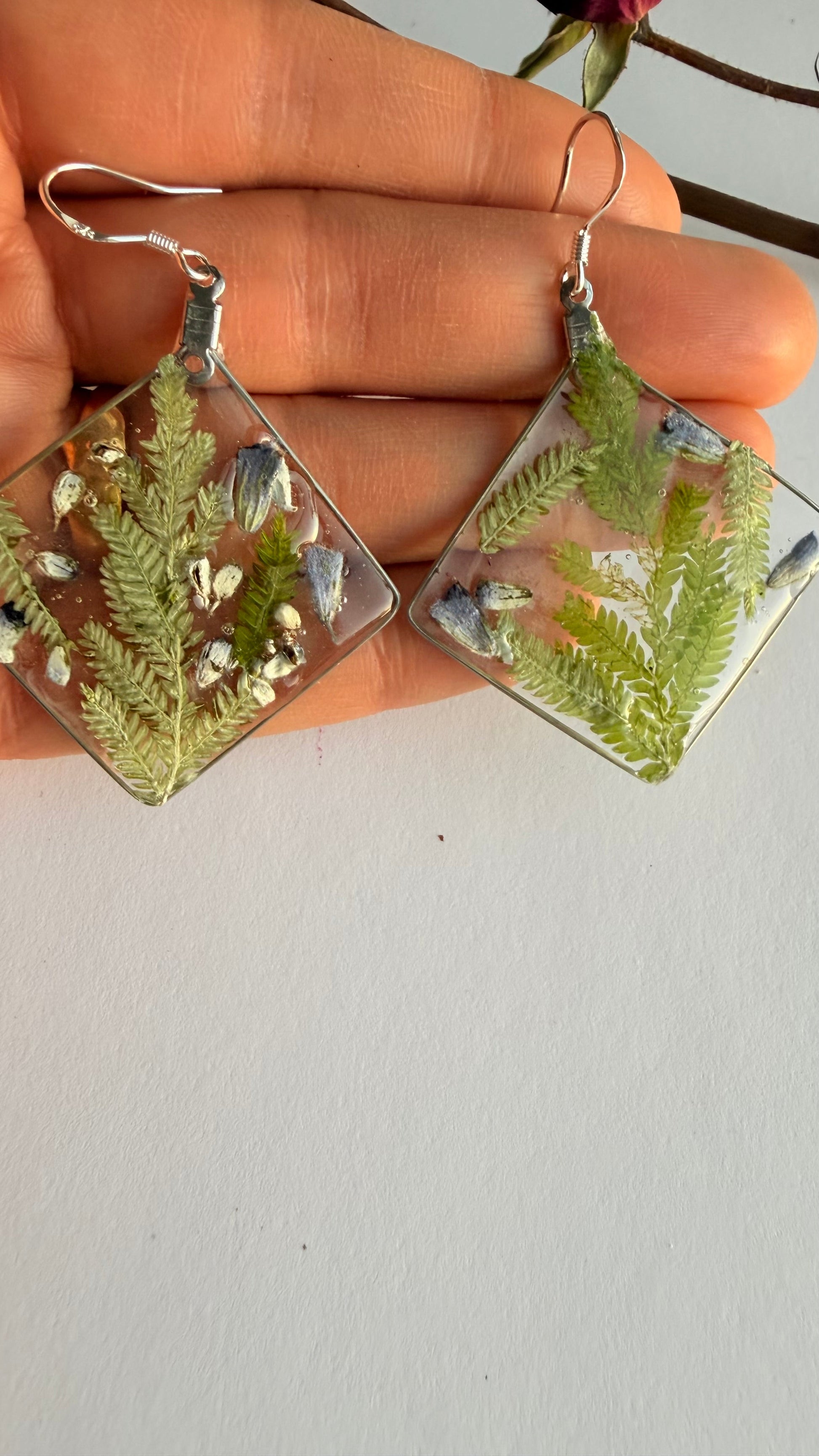 Resin with leave hypoallergenic MONICAZCOLLECTION LLC