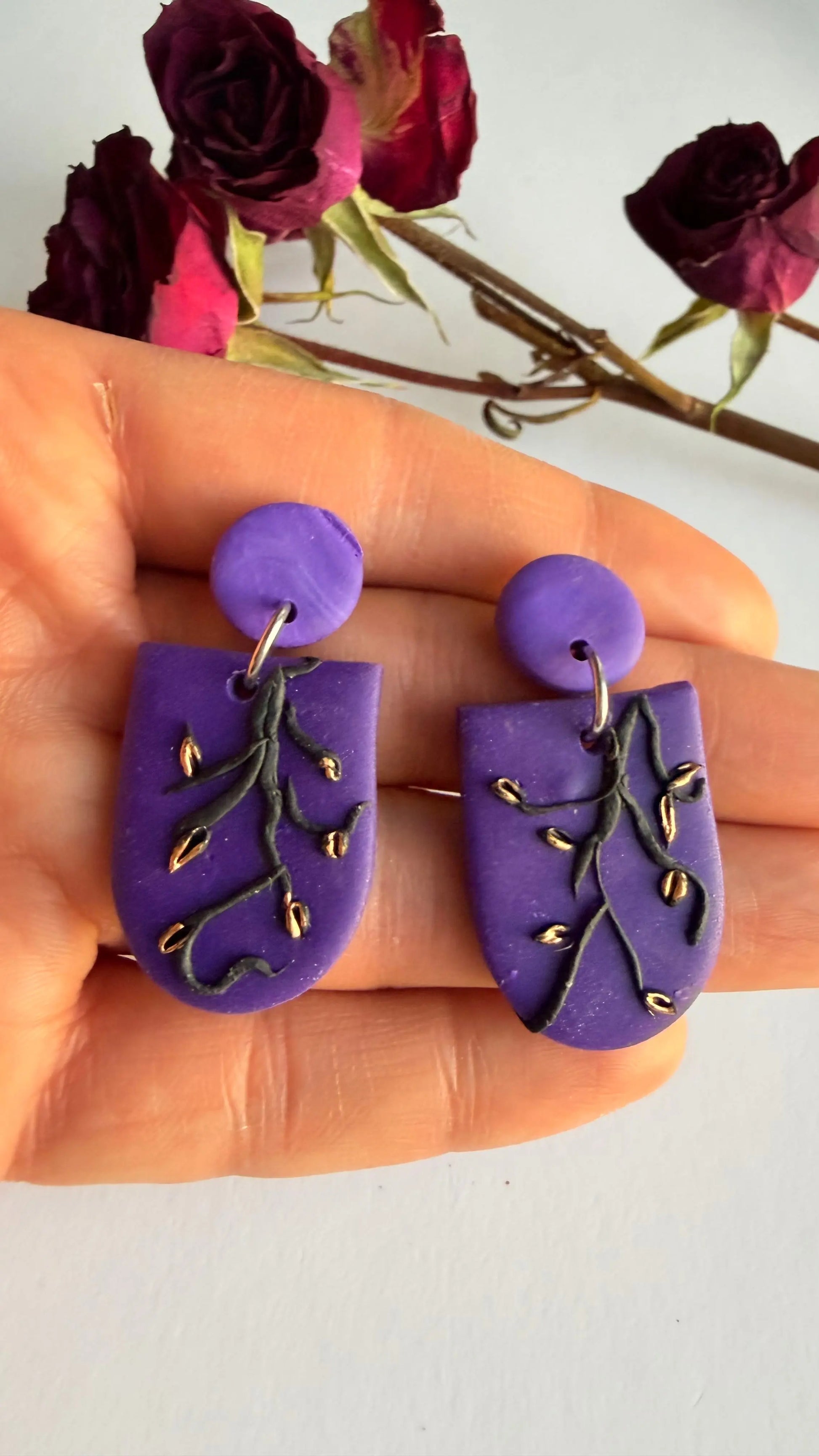 Purple dangle gold leave hypoallergenic MONICAZCOLLECTION LLC