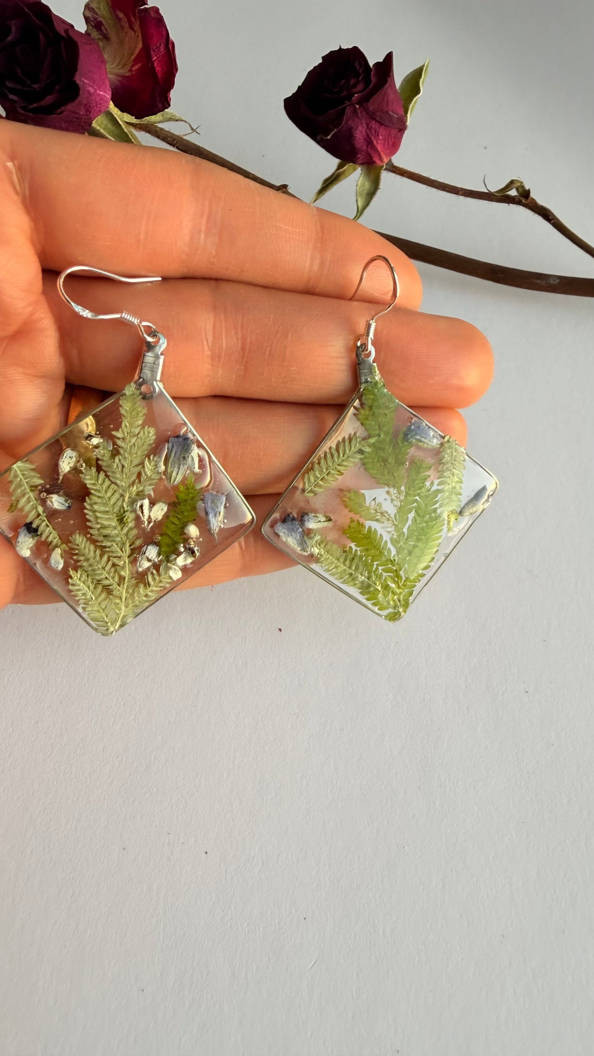Resin with leave hypoallergenic MONICAZCOLLECTION LLC