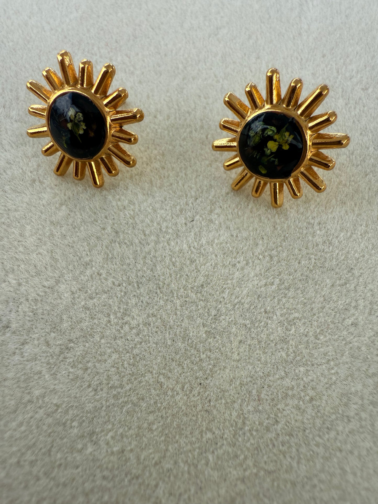 Ash 18k gold plated studs with real flower