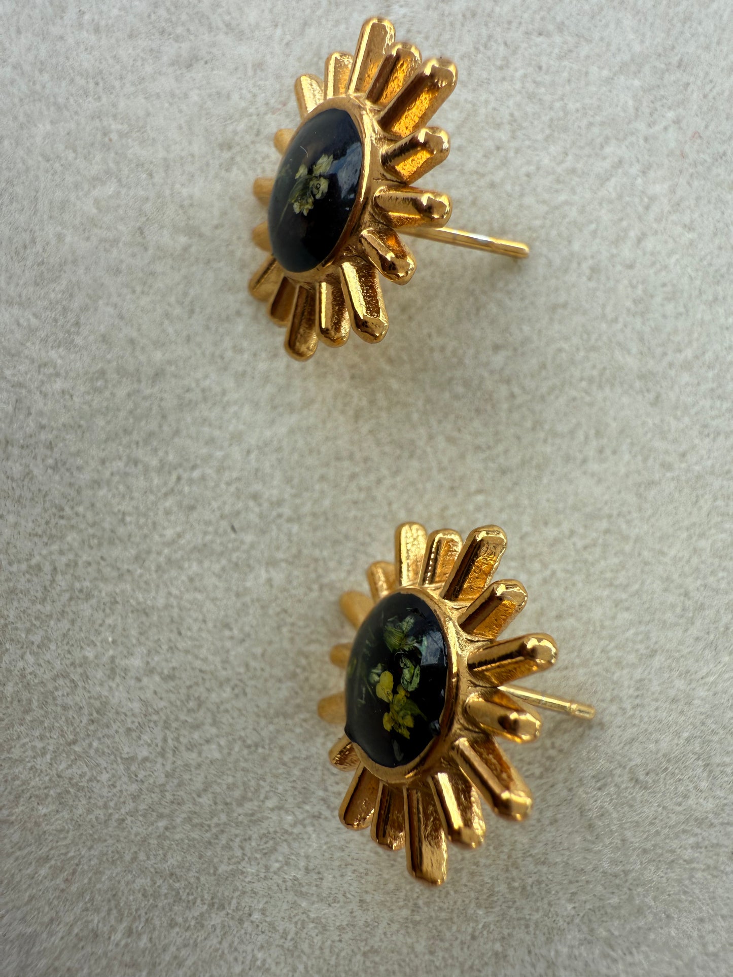 Ash 18k gold plated studs with real flower
