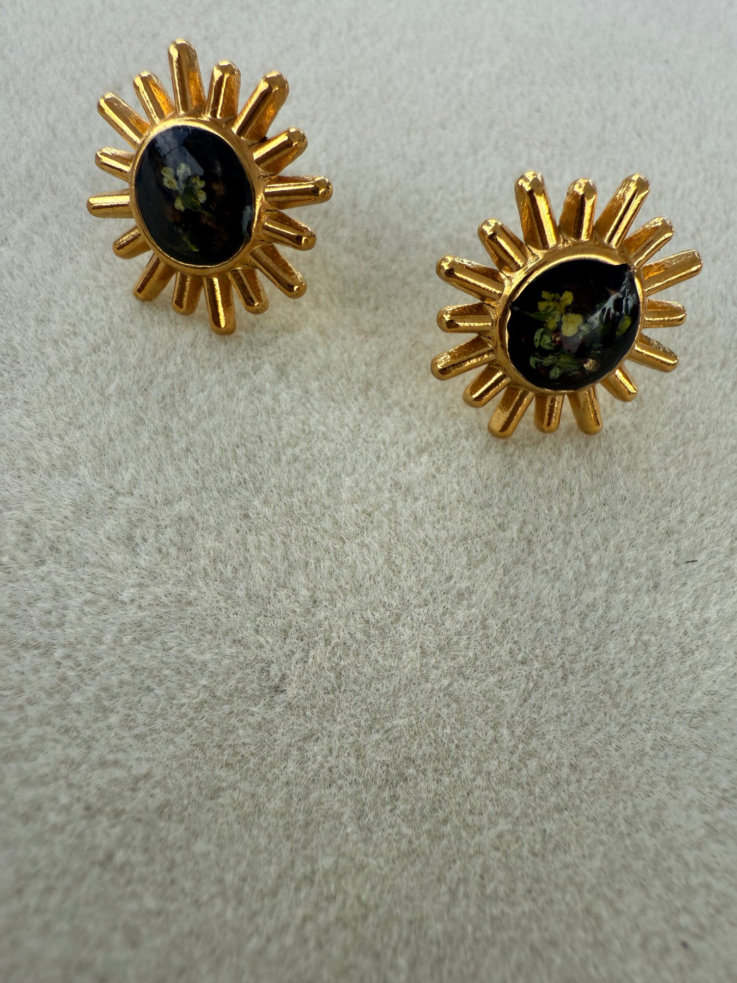 Ash 18k gold plated studs with real flower